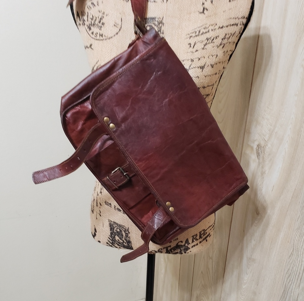 Vintage leather shoulder bag